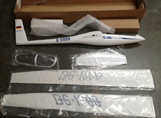 SCRATCH/DENT DG-1000 2.63m AMS Scale Glider Kit w/ UltraDetail Pilots (UK Warehouse)