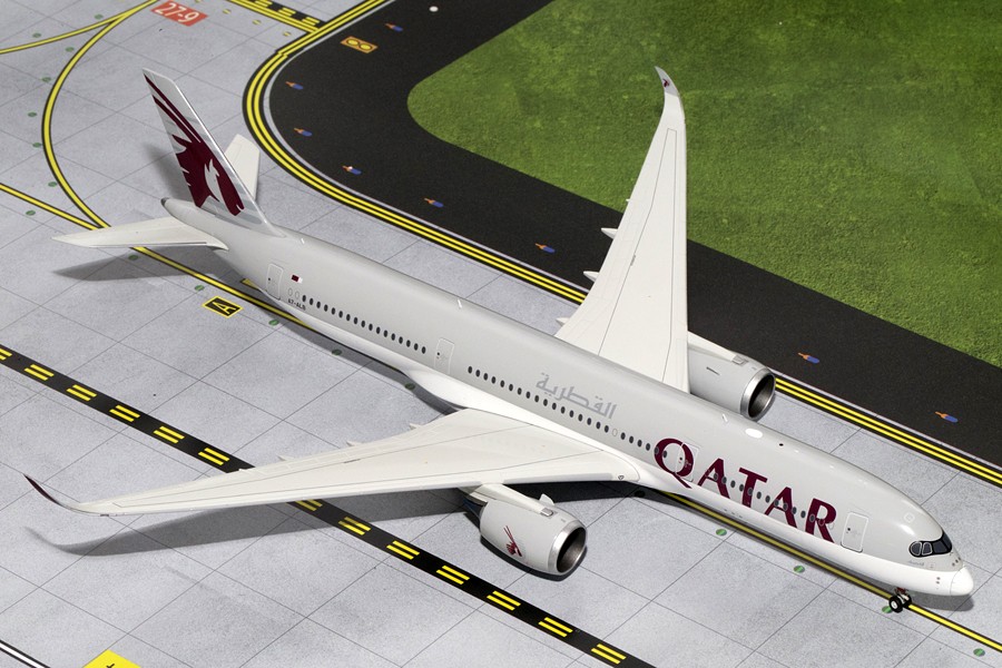 qatar airways diecast model