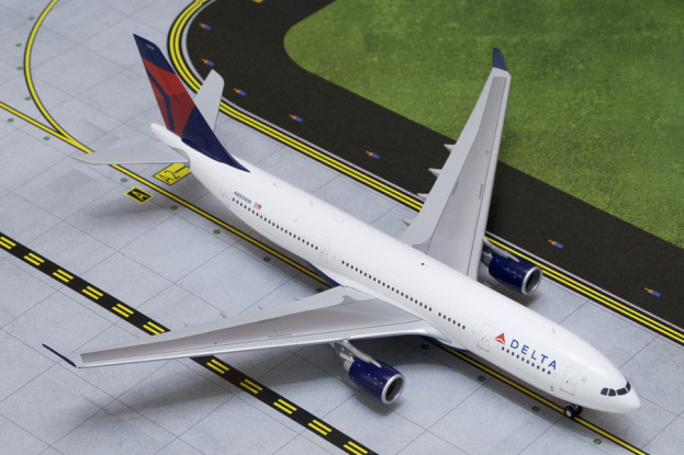 Gemini Jets Delta AIr Lines Airbus A330-200 N860NW 1:200 Diecast Model G2DAL332