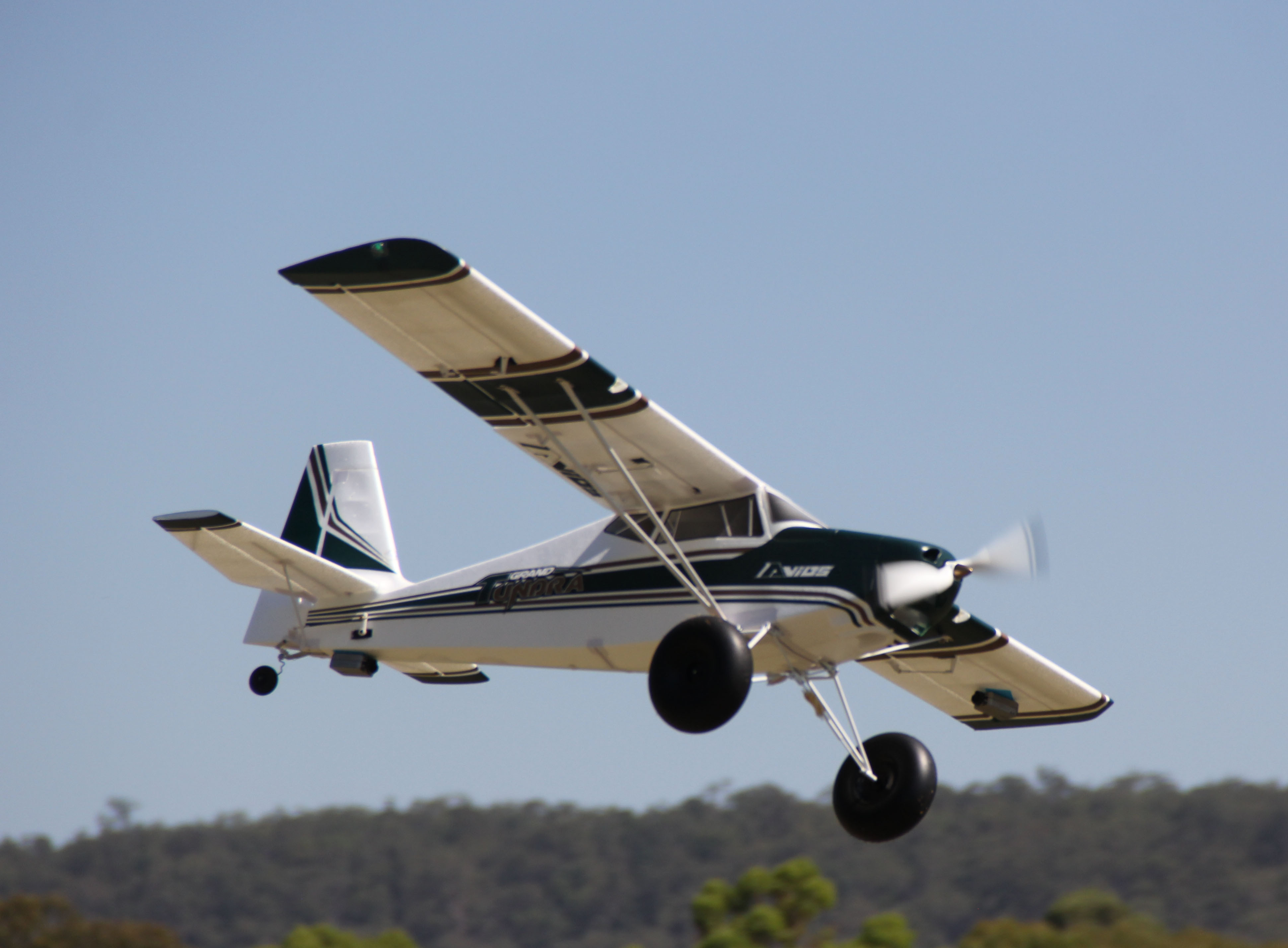Avios grand tundra rc plane best sale