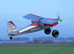 Durafly Tundra V3 "Inspire" (PNF) Sportmodell mit Landeklappen Rot/Silber EPO 1300mm (51")