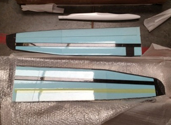 SCRATCH / DENT Versus Composite DLG 1500 millimetri Kit Glider (Warehouse UK)
