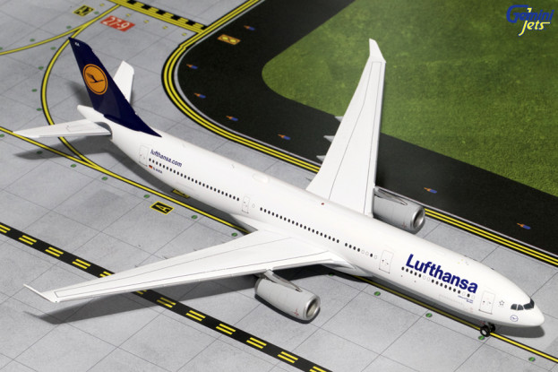 Gemini Jets Lufthansa Airlines Airbus A330-00 D-AIKA 1:200 Diecast Model G2DLH363