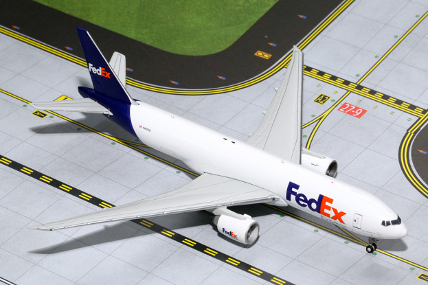 Gemini Jets FedEx (Federal Express) Boeing 777F N885FD 1:400 Diecast Model GJFDX1529