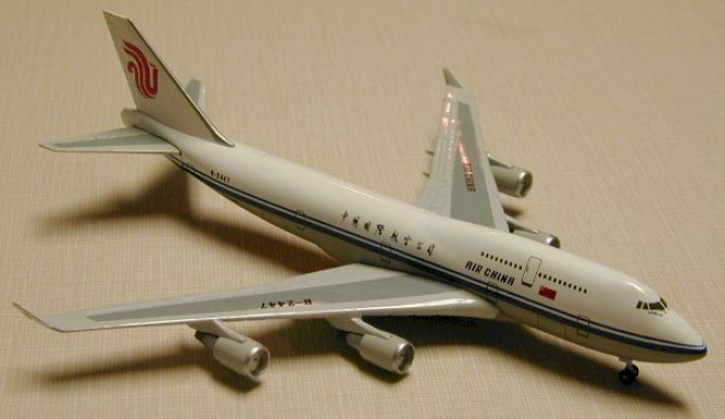 Gemini Jets Air China Boeing 747-400 B-2447 1:400 Diecast Model GJCCA005