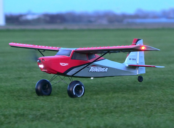 Durafly Tundra V3 "Inspire" (PNF) Modelo Esportivo com Flaps Vermelho/Prata EPO 1300mm (51")