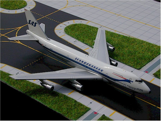 Gemini Jets Scandinavian Airlines Boeing 747-200 N4501Q 1:400 Diecast Model GJSAS179