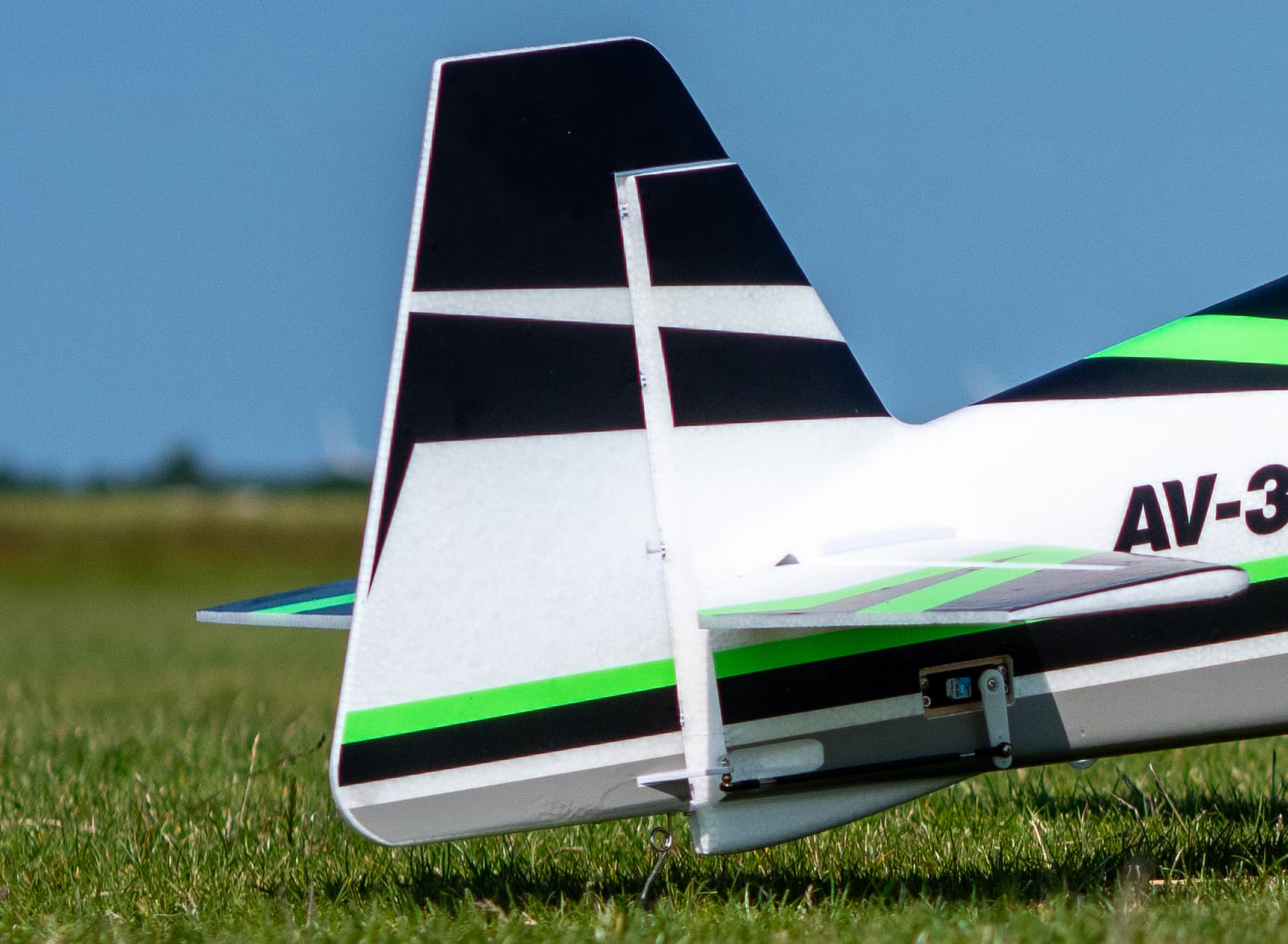 Avios EXTRA NG 1600mm RC aerobatic airplane