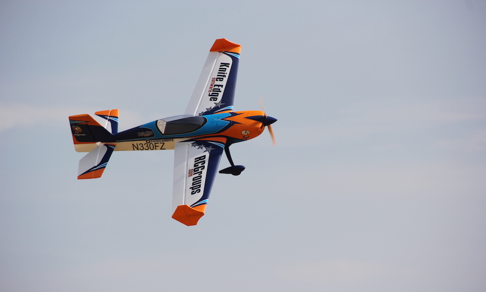 Avios RC Groups Extra 330LX: A Successful Creative Collaboration